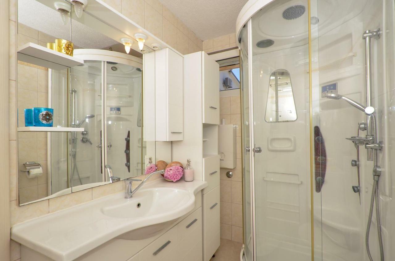 Apartment Wisteria Rogoznica  Ngoại thất bức ảnh